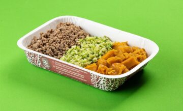 Carne moída refogada com falso arroz de brócolis e abóbora cabotiã assada 4...