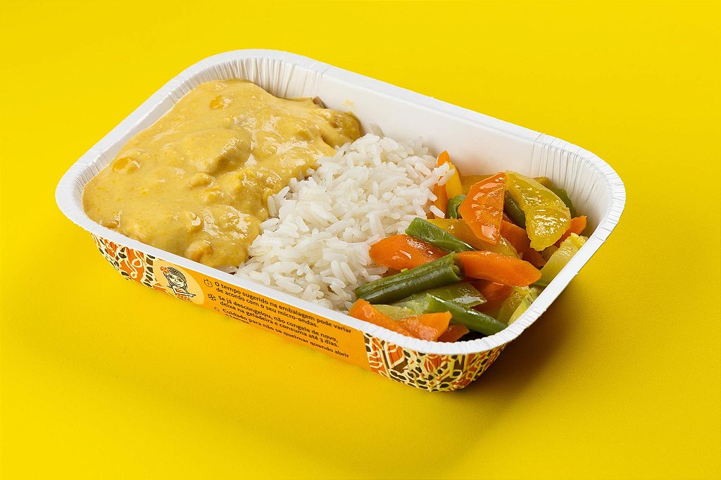 Filé de frango com creme de milho, arroz branco e legumes salteados no azeite 400g