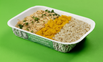 Frango desfiado com arroz integral e purê de abóbora cabotiã