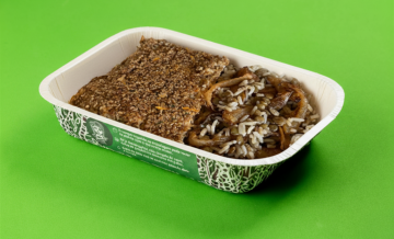 Kibe vegetariano com cenoura e tofú com arroz marroquino e cebola crispy 40...