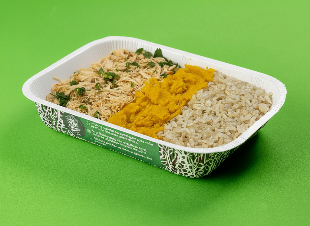 Peito de frango desfiado com purê de abóbora cabotiá e arroz integral 400g