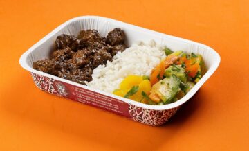Picadinho de carne ao molho funghi com arroz branco e legumes na manteiga 4...