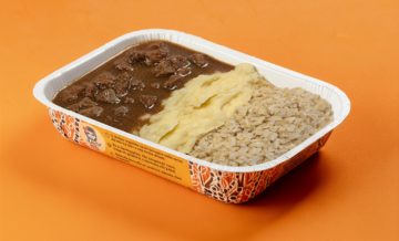 Picadinho de carne ao molho madeira, arroz integral e purê de batatas