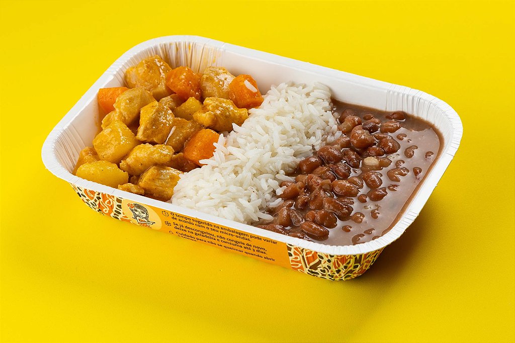Picadinho de peito de frango com batata e cenoura, arroz branco e feijão carioca 400g